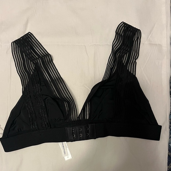 Black sheer and lace place bra - Picture 2 of 3